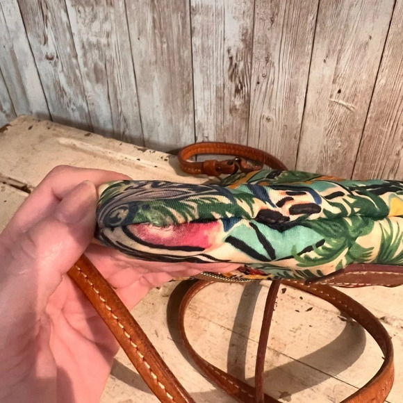 Rare Dooney And Bourke Tropical Crossbody Purse - Picture 4 of 6